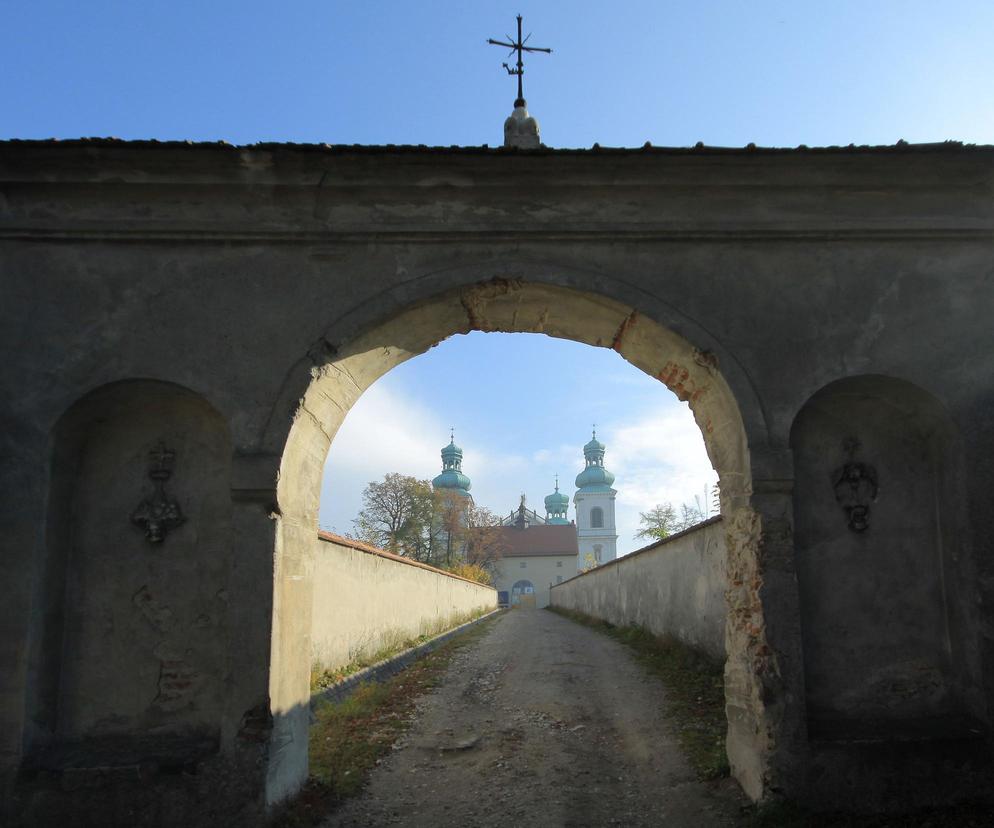 Klasztor kamedułów na Bielanach. Zakonnicy mieszkają tam od ponad 400 lat