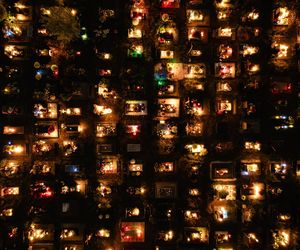 1 listopada na Cmentarzu Łostowickim w Gdańsku. Tak wygląda w dniu Wszystkich Świętych