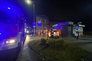 Wypadek w Toruniu. Samochód wjechał w kiosk
