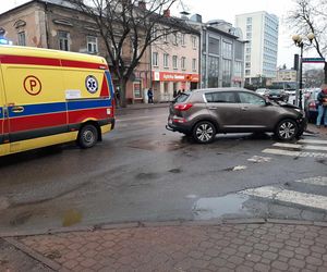 Stłuczka i potrącenie pieszego w centrum Siedlec