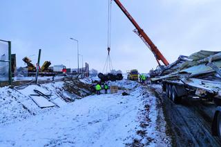 Poznań: Kierowca ciężarówki nie miał szans! Zniszczenia na A2 są ogromne 