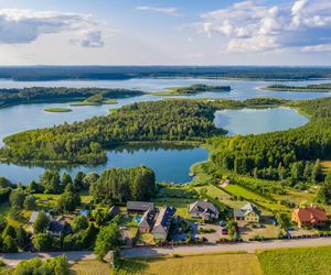 Najpiękniejsze polskie jeziora. Tam trzeba jechać na urlop [ZDJĘCIA].