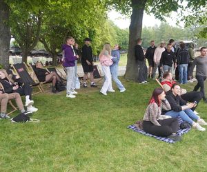 Kortowiada 2025. Koncerty na Plaży Kortowskiej przyciągnęły tłumy. Tak wyglądał drugi dzień imprezy!