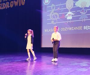 Propagowanie zdrowego stylu życia w tak wdzięcznej formie jak piosenka zyskało przez lata wielu zwolenników i co roku gromadzi chętnych do śpiewania. 