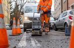 Rozpoczęło się łatanie dziur po zimie. Trwają naprawy dróg w Rzeszowie