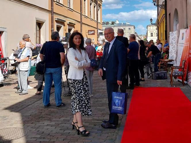 Odsłonięcie tablicy Krzesimira Dębskiego w Zamojskiej Alei Sław