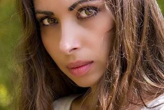 Chcą zabić 35-latkę, bo ma GIGANTYCZNY biust