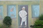 To najsłynniejszy mural w Poznaniu. Jest wizytówką zabytkowej dzielnicy