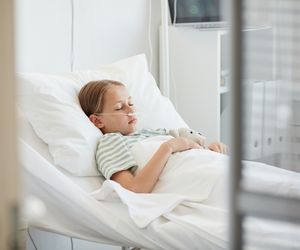 Umiera nawet 20 proc. pacjentów. Co wywołuje zespół Reye’a?