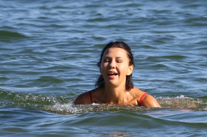 Anna Popek pracuje w zimnym morzu