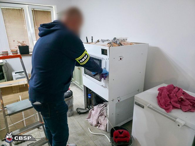 CBŚP rozbiło gigantyczną fabrykę leków