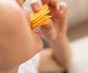 Działa na mózg tak samo jak alkohol i nikotyna. Naukowcy nie mają złudzeń