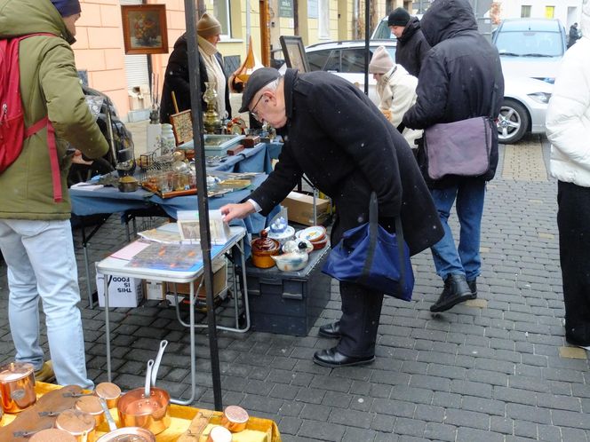 "Targowanie idzie na całego". Zobacz, co można kupić na Lubelskiej Giełdzie Staroci