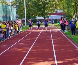 Nowoczesna bieżnia lekkoatletyczna pojawiła się w żorskiej szkole. To wybór mieszkańców