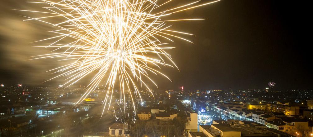 Huczne powitanie 2020! Niebo rozświetliło się barwnymi fajerwerkami