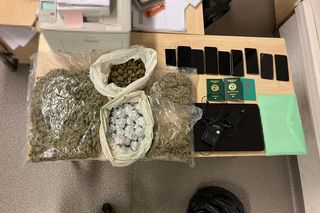 Narkotykowy biznes w sercu Warszawy. Nigeryjczyk i Polka wpadli z gigantyczną gotówką