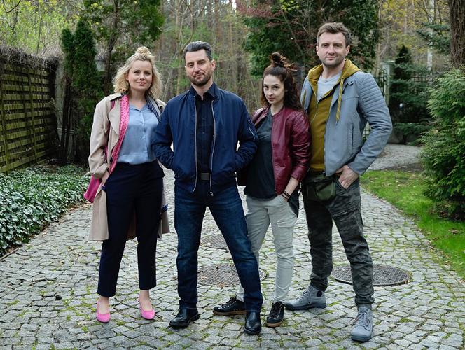 Komisarz Mama 2. Maria Matejko (Paulina Chruściel), aspirant Rybczyński (Arkadiusz Smoleński) i aspirant Mazur (Anna Matysiak), podkomisarz Żeromski (Wojciech Zieliński).