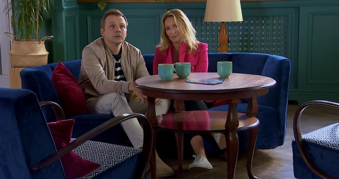 	Barwy szczęścia, odcinek 2795. Bruno (Lesław Żurek), Karolina (Marta Dąbrowska)