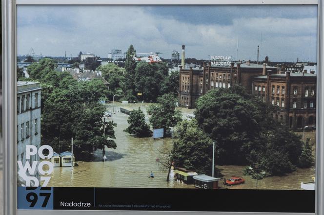 Powódź Tysiąclecia we Wrocławiu. Wystawa zdjęć w Rynku 