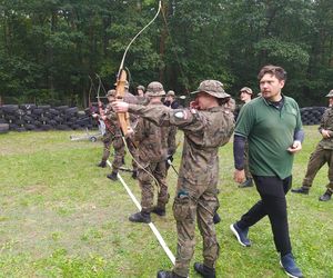 Strzelanie z karabinka i rozbrajanie min. Efektowne ćwiczenia klas wojskowych w ośrodku w Nowej Sarzynie 