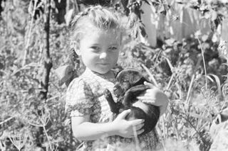 QUIZ PRL. Wychowanie dzieci w PRL-u. Jak wyglądało dzieciństwo w Polsce Ludowej?