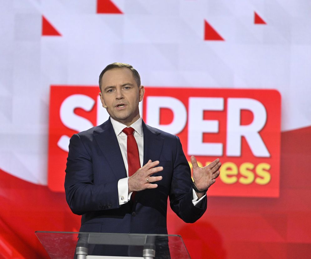 Karol Nawrocki i jego tatuaże. Ma jeden na klatce piersiowej i jeden na plecach. Co przedstawiają i oznaczają? 