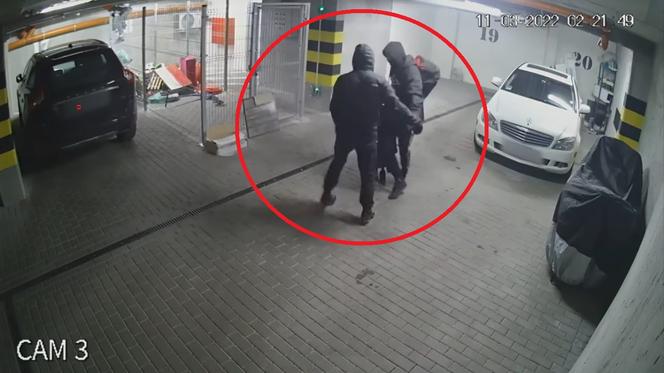 SZOK! Złodzieje urządzili sobie tańce podczas plądrowania garażu! Wszystko się nagrało