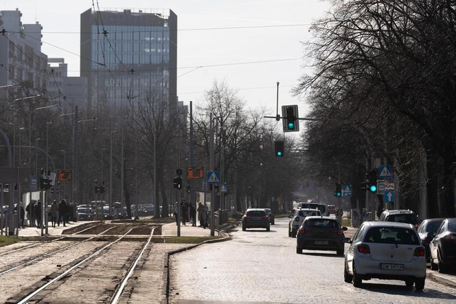 Ulica Powstańców Śląskich do remontu. Zamiast kostki będzie asfalt 