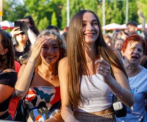 Dąbrowa Summer Festival 2023. W piątek, 7 lipca, wystąpili: Zenek Martyniuk z zespołem Akcent oraz grupa DiscoBoys