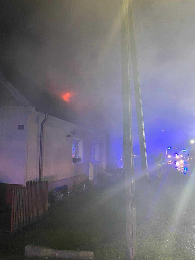 Tragiczny pożar pod Kętrzynem. Nie żyją dwie osoby. Wśród ofiar 13-letnia dziewczynka