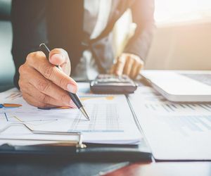 Kiedy kolejna obniżka stóp procentowych? Na decyzję wpływa wiele czynników