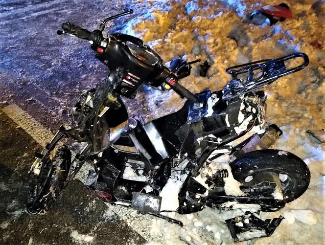 Zbroszki. Uderzył w motorowerzystę i zrobił TO! Policjanci wybili tylną szybę [ZDJĘCIA]
