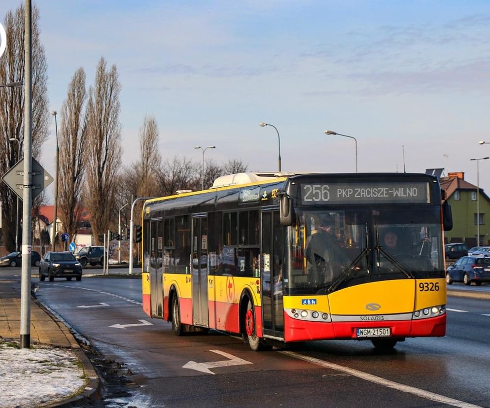 Zmiany w komunikacji miejskiej. Studenci z Warszawy zaczynają ferie