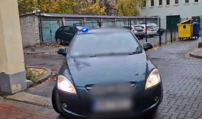 Naćpany kierowca w rękach policji. To on wciągał biały proszek za kierownicą taksówki!