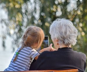 Babciowe wchodzi w życie! Od kiedy pieniądze za opiekę nad wnukiem? 