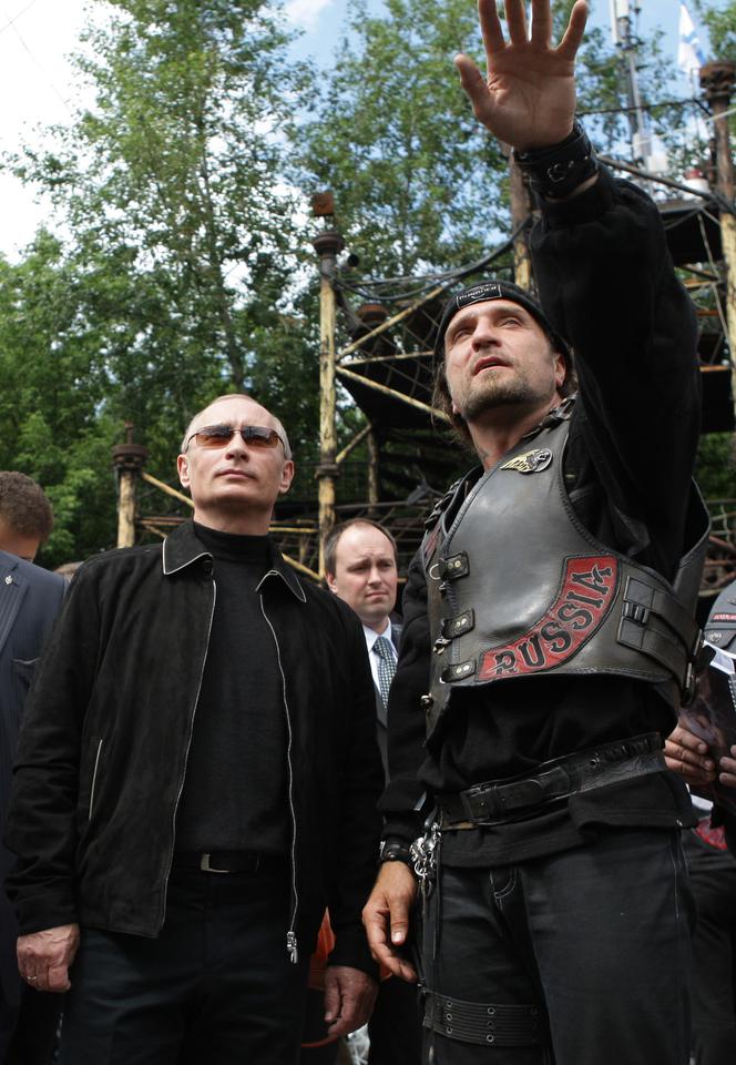 AGENT TOMEK VS. WILKI PUTINA.