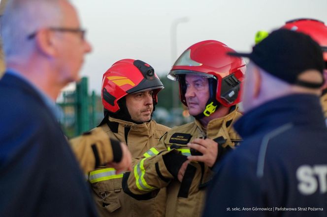 Pożar akumulatorowni na poddaszu zakładu przetwórstwa drobiu w Kawle