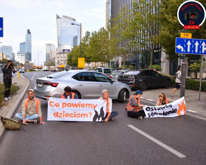 Ostatnie Pokolenie sparaliżowało centrum Warszawy