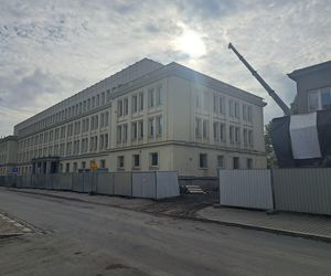 Tu w Krakowie powstanie hotel Roberta De Niro. Inwestycja jest krytykowana za wycinkę drzew [GALERIA]