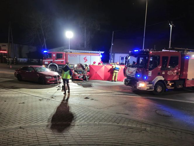 Bełchatów. Śmiertelny wypadek na ul. Wojska Polskiego. 47-latek zginął w zderzeniu z BMW [ZDJĘCIA]
