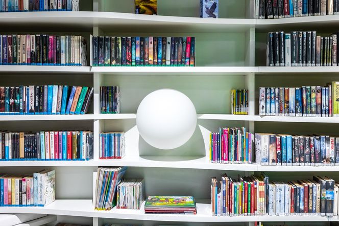 Metroteka – biblioteka na stacji metra M2 Kondratowicza w Warszawie