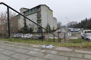 Ścieżka na Białołęce mruga jak pas startowy. Kontrowersyjna instalacja drażni mieszkańców 