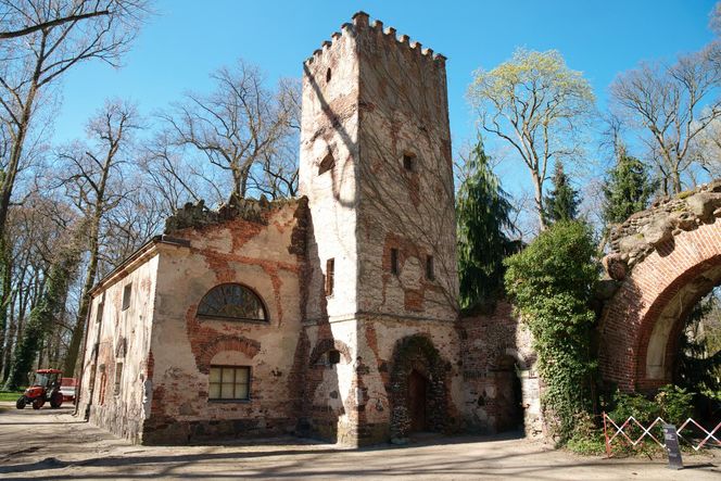  Niezwykła wieś w Łódzkiem. Znajdziesz tam pełen symboliki ogród z XVII wieku 