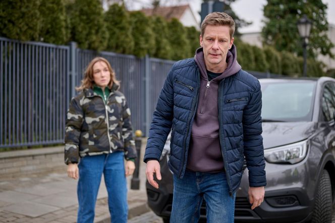 Na Wspólnej odc. 4005: Robert Tadeusiak (Dariusz Wnuk), Iga (Lidia Sadowa)