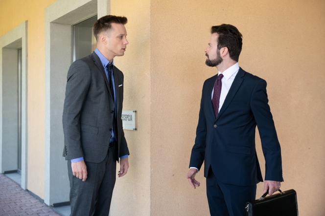 Na Wspólnej, odc. 2961. Darek (Michał Mikołajczak), prezes Jankowski (Paweł Hajnos)