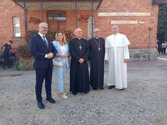   Tłumy pielgrzymów w Gietrzwałdzie. Trwa odpust i dożynki archidecezjalne. Zobacz zdjęcia