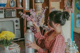 Modowa podróż do przeszłości. Pinterest ujawnił najsilniejszy trend nadchodzących miesięcy