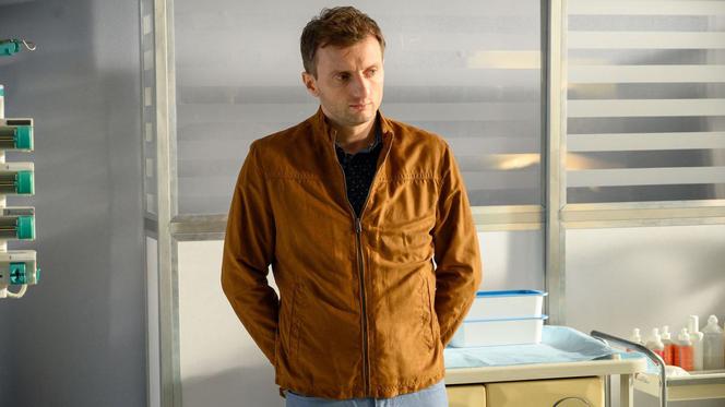 Bartek z M jak miłość w Na dobre i na złe. Usłyszy tragiczną diagnozę od ginekologa Krzysztofa Radwana 