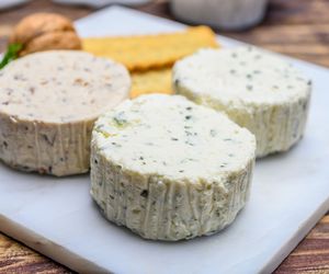 Domowy ser koryciński - jak samemu zrobić ser podpuszczkowy