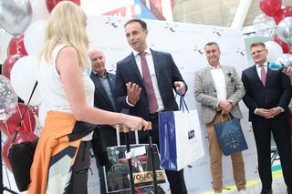 Kolejny rekord na lubelskim lotnisku. Pasażerka została przywitana z wielkimi honorami!